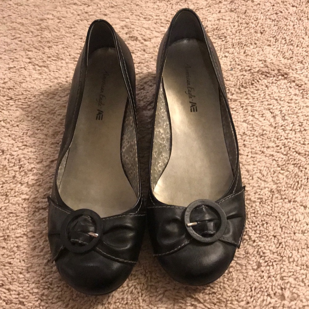 Black little wedges
